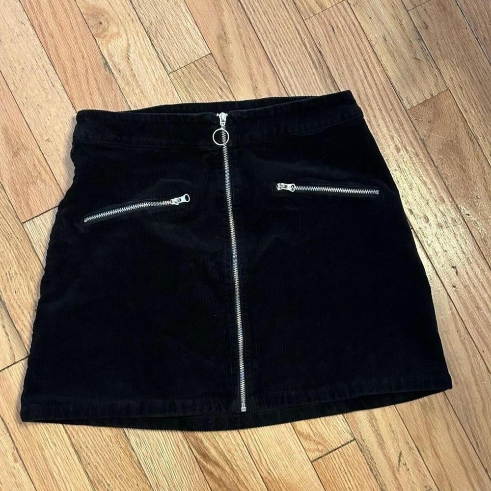 Rue 21 Black Corduroy Mini Skirt‎ with Zip Front Size Small T31-2